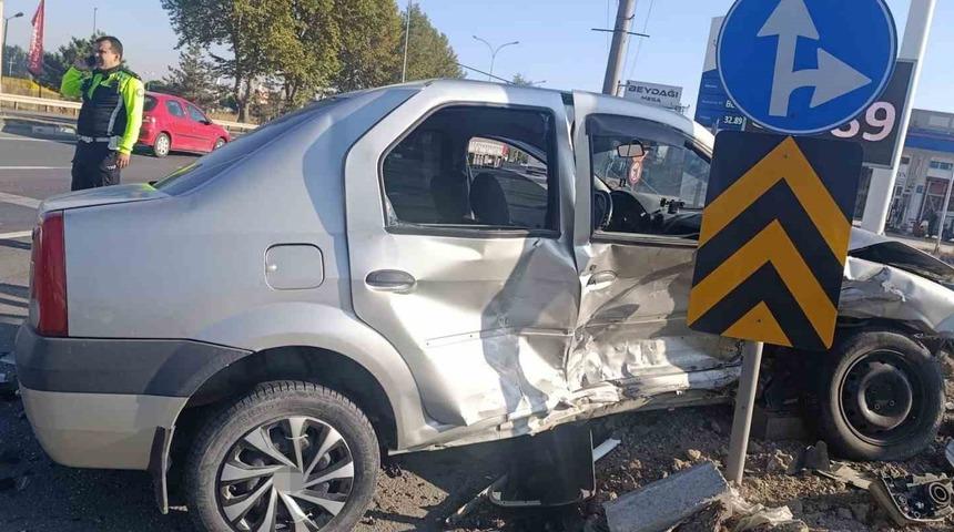 K&uuml;tahya&rsquo;da otomobiller &ccedil;arpıştı: 6 yaralı