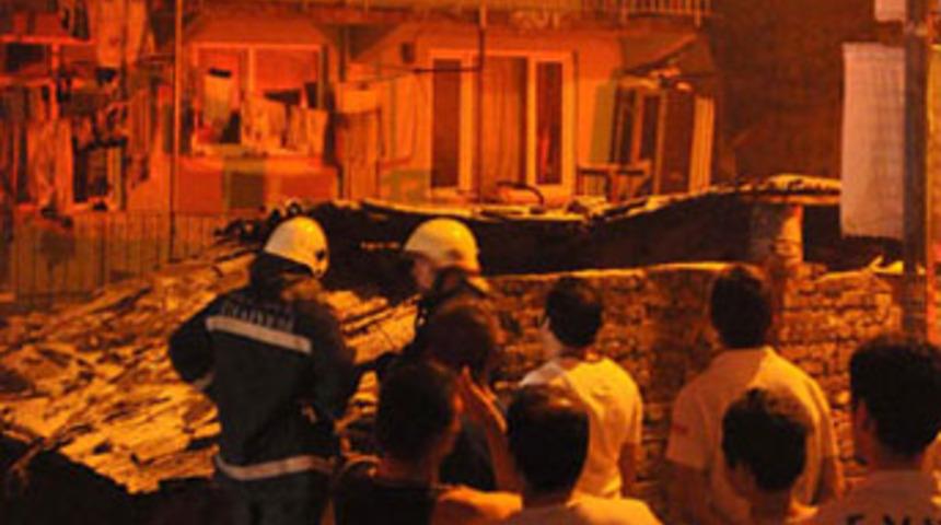 İntikam i&ccedil;in eski sevgilisinin evini yaktı