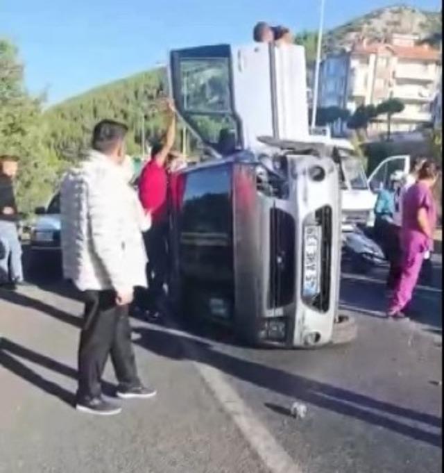 Muğla&rsquo;da &uuml;&ccedil; ara&ccedil;lı zincirleme trafik kazası 1