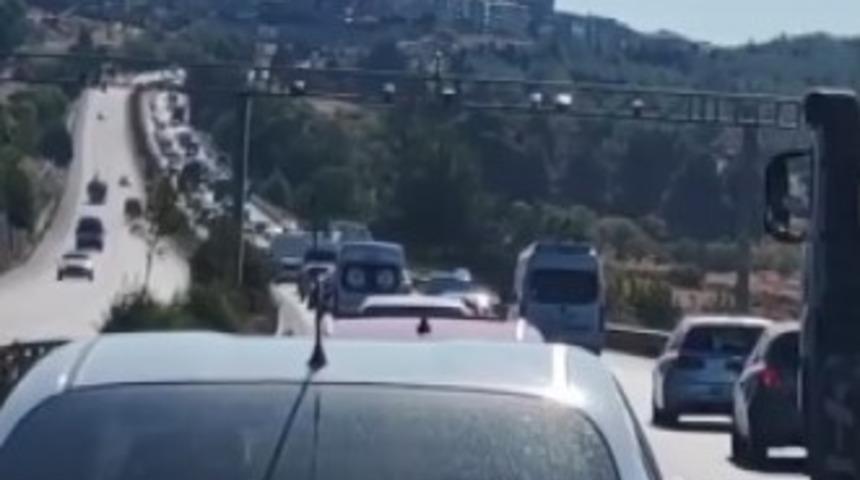 Muğla&rsquo;da &uuml;&ccedil; ara&ccedil;lı zincirleme trafik kazası