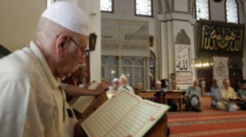 Ulu Cami'de Ramazan hatimlerle bereketleniyor