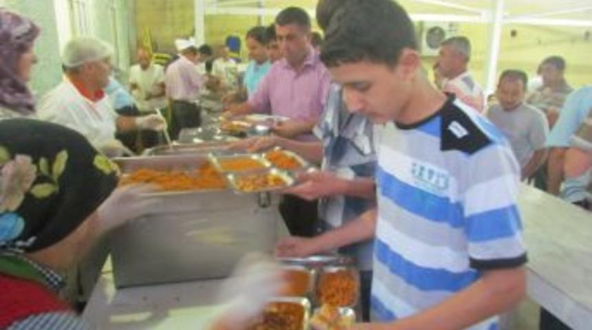 Ulaşlılar ilk kez yapılan toplu iftarlarla kaynaşacak