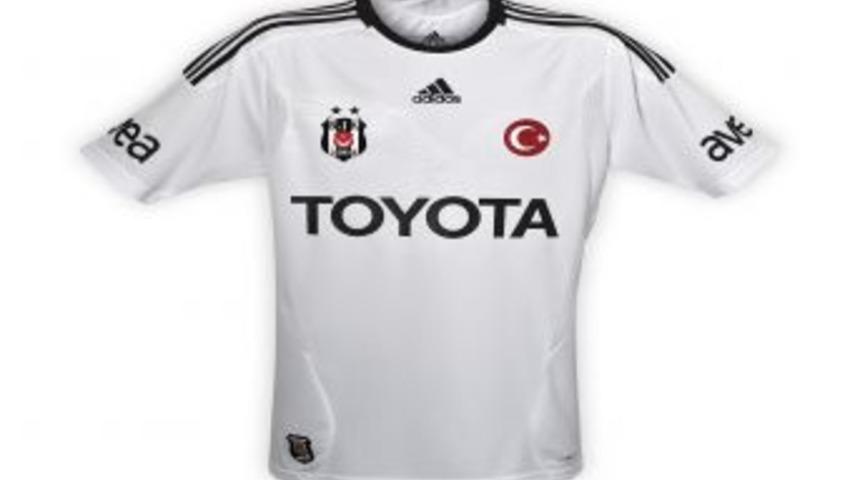 Beşiktaş&rsquo;ın adidas imzalı yeni sezon beyaz formaları satışta