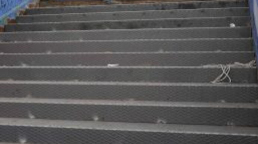 Yenimahalle'de yaya üst geçitleri yenileniyor