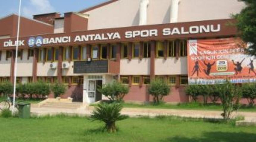 Antalya'da yaz spor okullarında en fazla hentbol ilgi g&ouml;r&uuml;yor