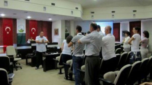 Belediye çalışanları, sağlıklı oturma eğitimi aldı