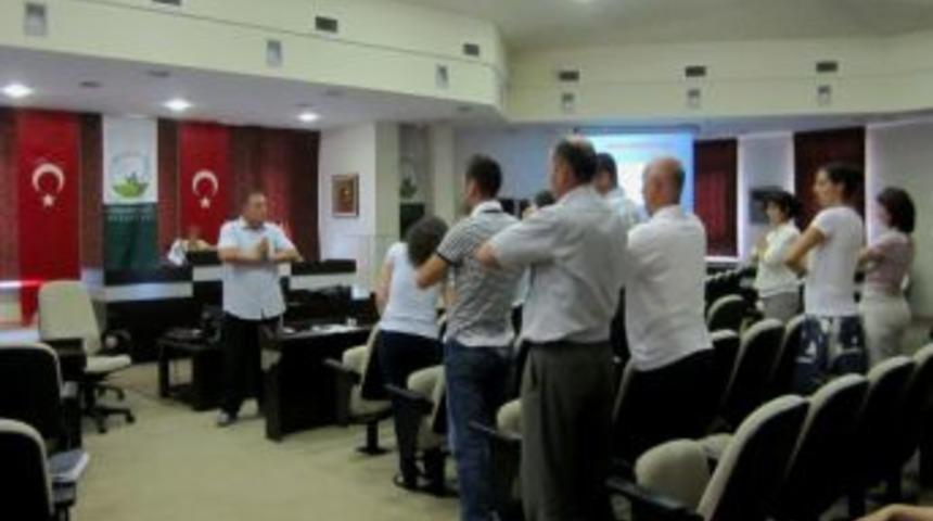 Belediye çalışanları, sağlıklı oturma eğitimi aldı