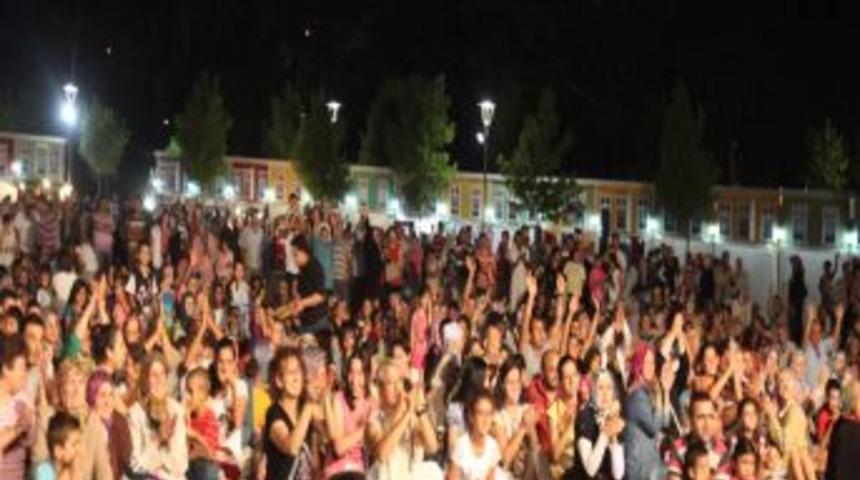 Bedirhan G&ouml;k&ccedil;e ile şiir dolu Ramazan akşamı