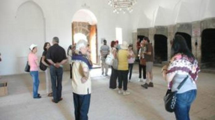 Restorasyona alınan Seyit Battal Gazi T&uuml;rbesi'ne Amerikan dolabı takıldı