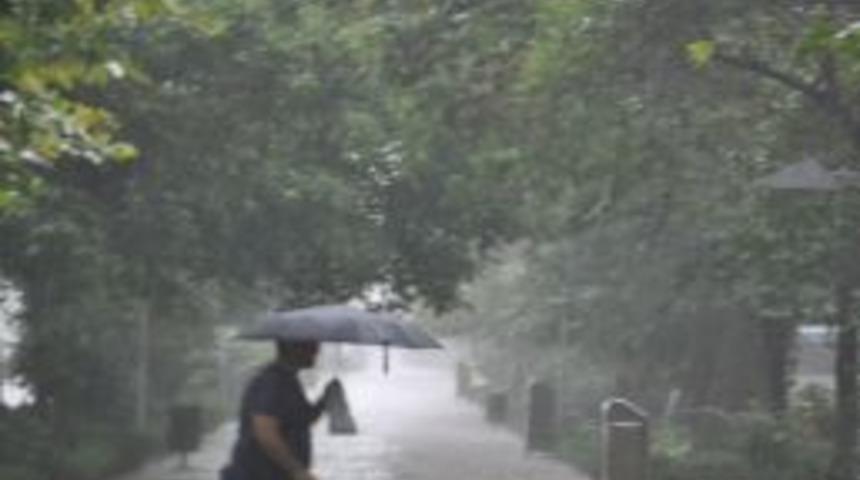 Kocaelililer yaz yağmuruna hazırlıksız yakalandı