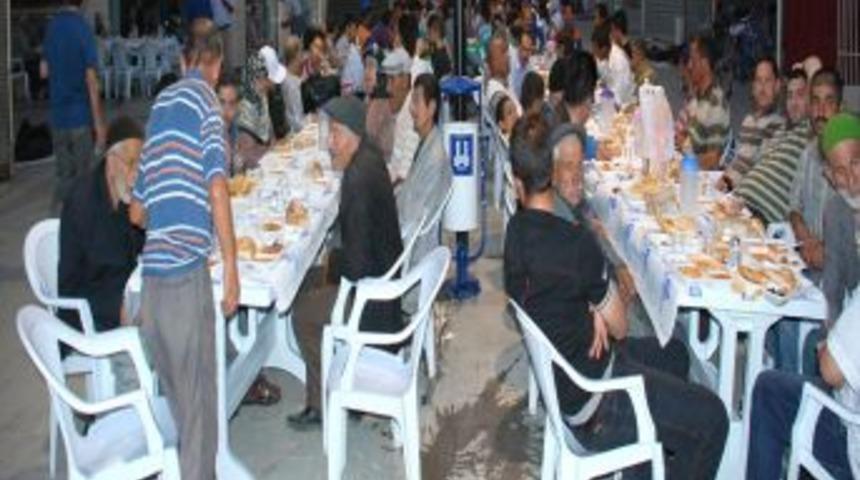 Taşmağazalar'da her g&uuml;n 2 bin 500 kişi orucunu a&ccedil;ıyor