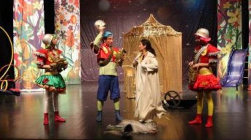 Bilgi Evleri&rsquo;nden tiyatro eğitimi