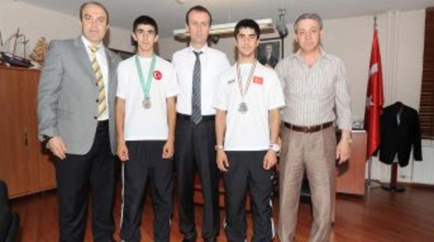 Yunus Akg&uuml;l, başarılı boks&ouml;rleri kabul etti