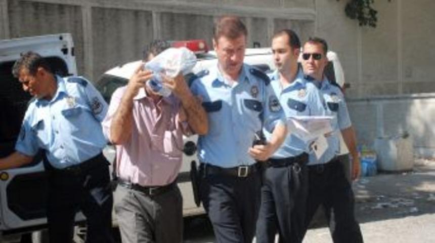 &Ouml;nce kızını, sonra kendisini bı&ccedil;aklayan baba tutuklandı