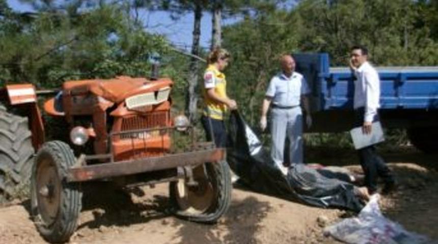 Kaya parçasına çarpan traktör devrildi, kadın sürücü öldü