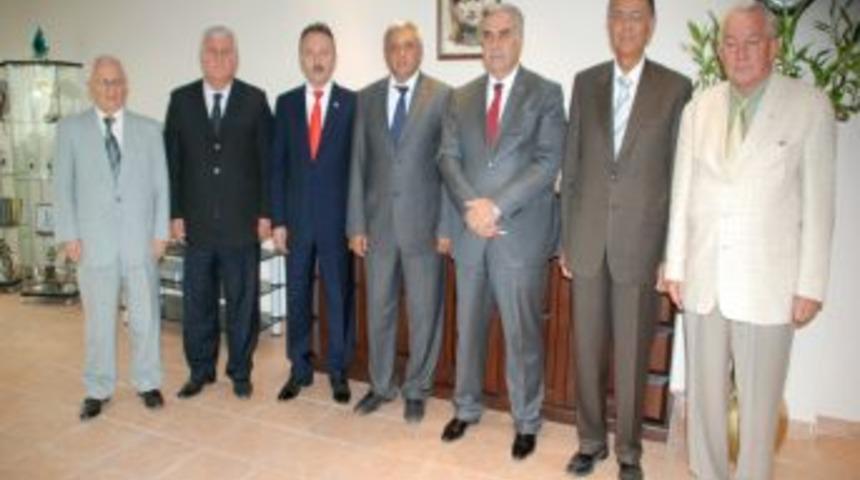 İzmir i&ccedil;in tek yumruk oldular