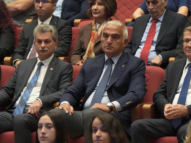 T&uuml;rk Diline Hizmet &Ouml;d&uuml;lleri sahiplerini buldu: Bakan Ersoy&rsquo;dan 'Ortak T&uuml;rk Alfabesi' vurgusu