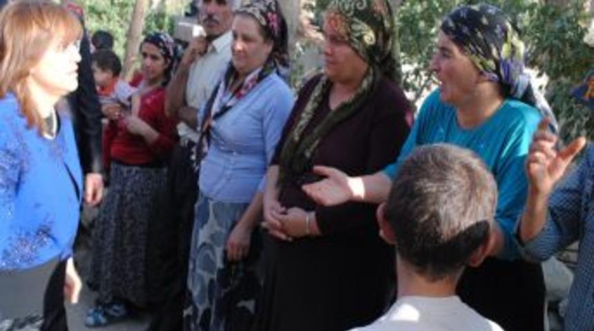 Bakan Fatma Şahin, Hakkarili kadınların sorunlarını dinledi