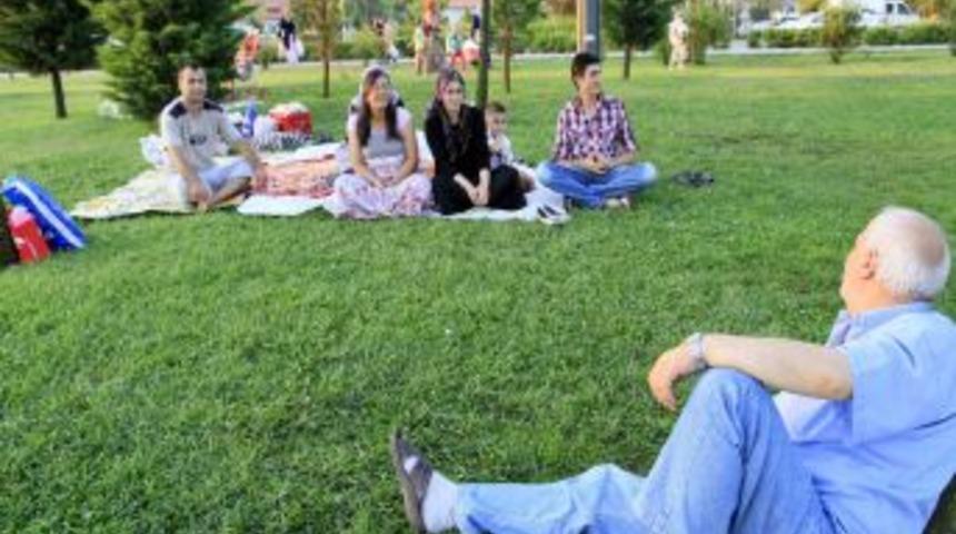 Parklar iftar sofrası oldu