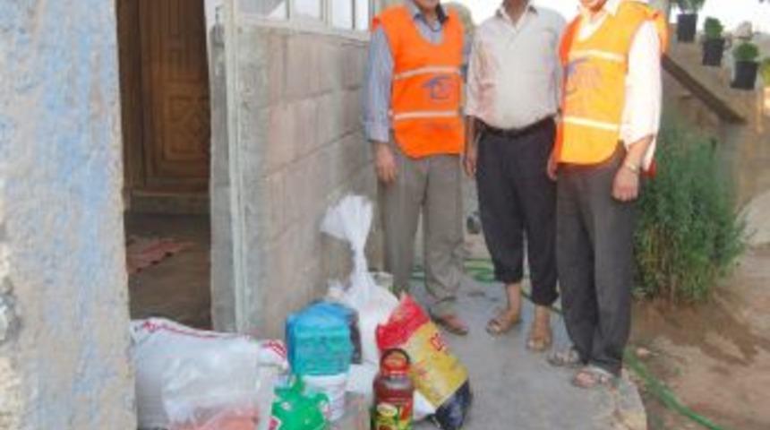 Suru&ccedil;'ta Kimse Yok Mu Derneği'nden 100 muhta&ccedil; aileye gıda yardımı