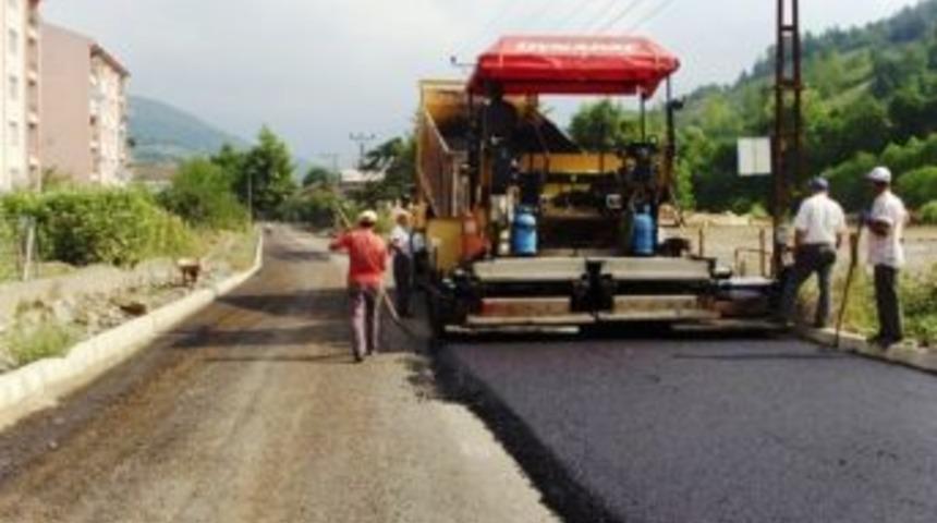 Kumluca yollarına sıcak asfalt yapılıyor