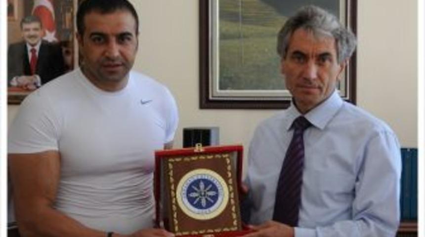 Şampiyon Halis Avşar baba ocağında