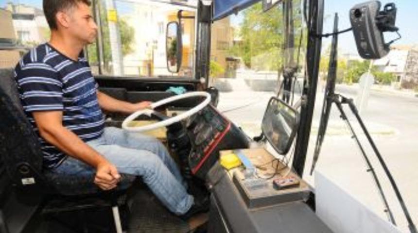 İzmir'de belediye şof&ouml;r&uuml; adaylarına kameralı sınav yapılıyor