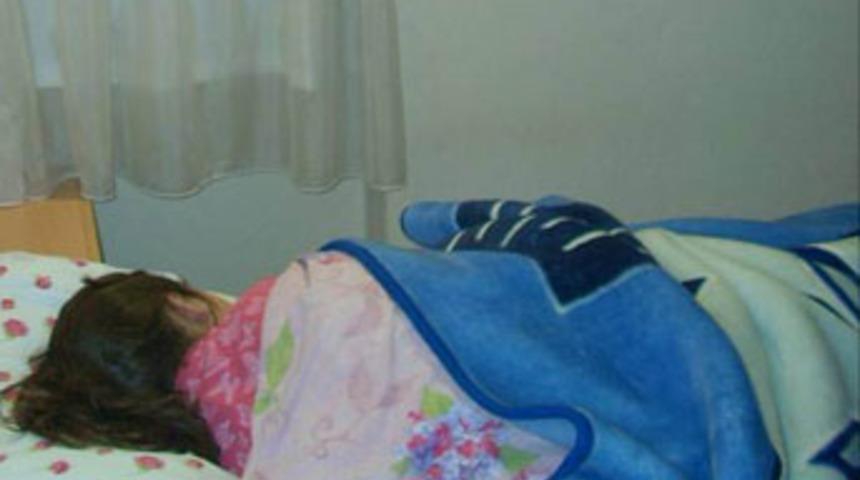 S&uuml;rekli uyuyan kız tıp literat&uuml;r&uuml;ne ge&ccedil;ti