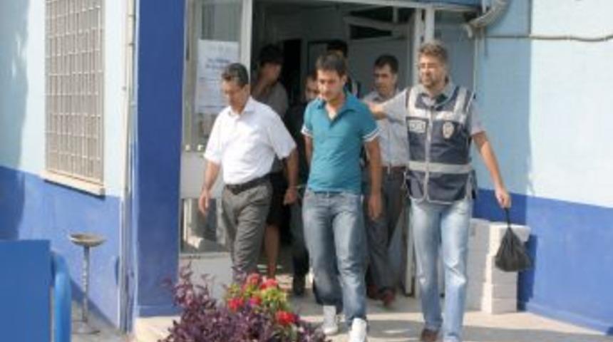 Kendisinden ayrılan erkek arkadaşını, 4 kişiye dövdürerek hastanelik ettirdi