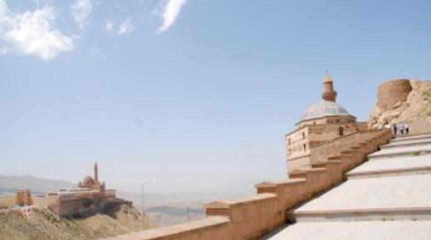 Tarihi Bayazıt Camii'ndeki Ramazan'ın ilk cumasına yoğun ilgi