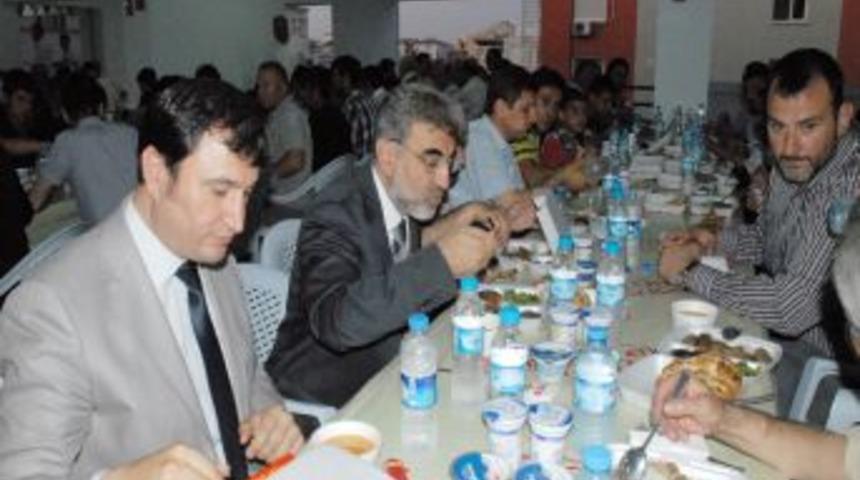 Bakan Yıldız, iftarını Kayseri&rsquo;de vatandaşlarla birlikte yaptı