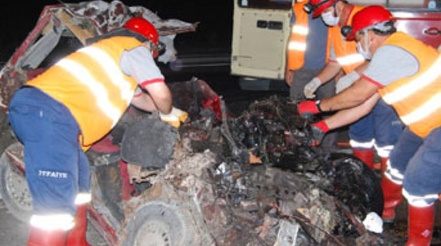 Aynı yerde iki kaza: 6 &ouml;l&uuml;