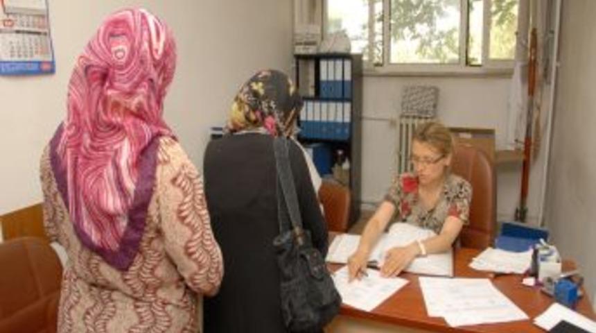 Afyonkarahisar Valiliği, ihtiya&ccedil; sahiplerine 200'er liralık yardım