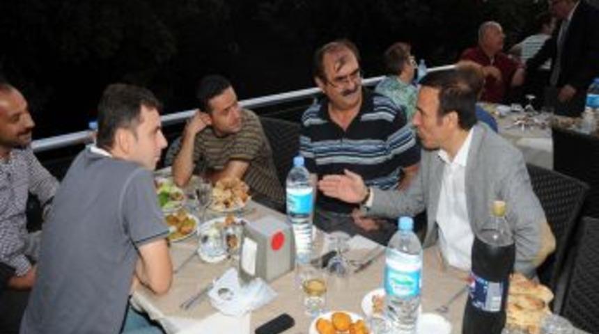 Başkan Gen&ccedil;, gazetecilerle iftarda buluştu