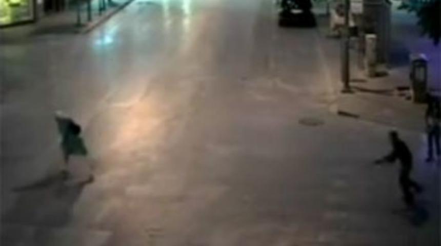 Koca sokakta dehşet sa&ccedil;tı