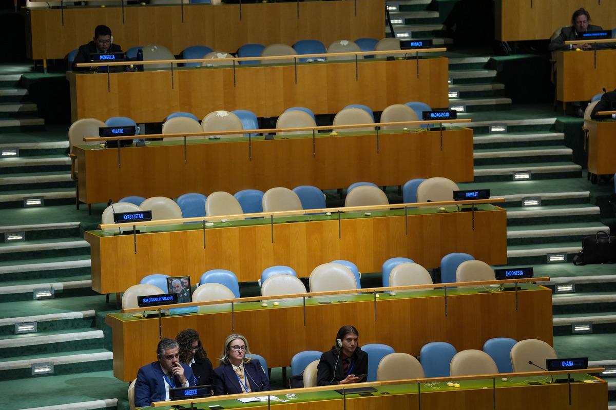 Netanyahu yu dinleyenlere Azerbaycan da katıldı! BM Genel Kurulu nda tarihi anlar: İran ın protestosunda  Kasım S&uuml;leymani  detayı 4