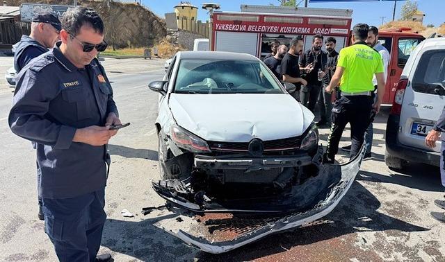Y&uuml;ksekova&rsquo;da trafik kazası: 2 yaralı 1