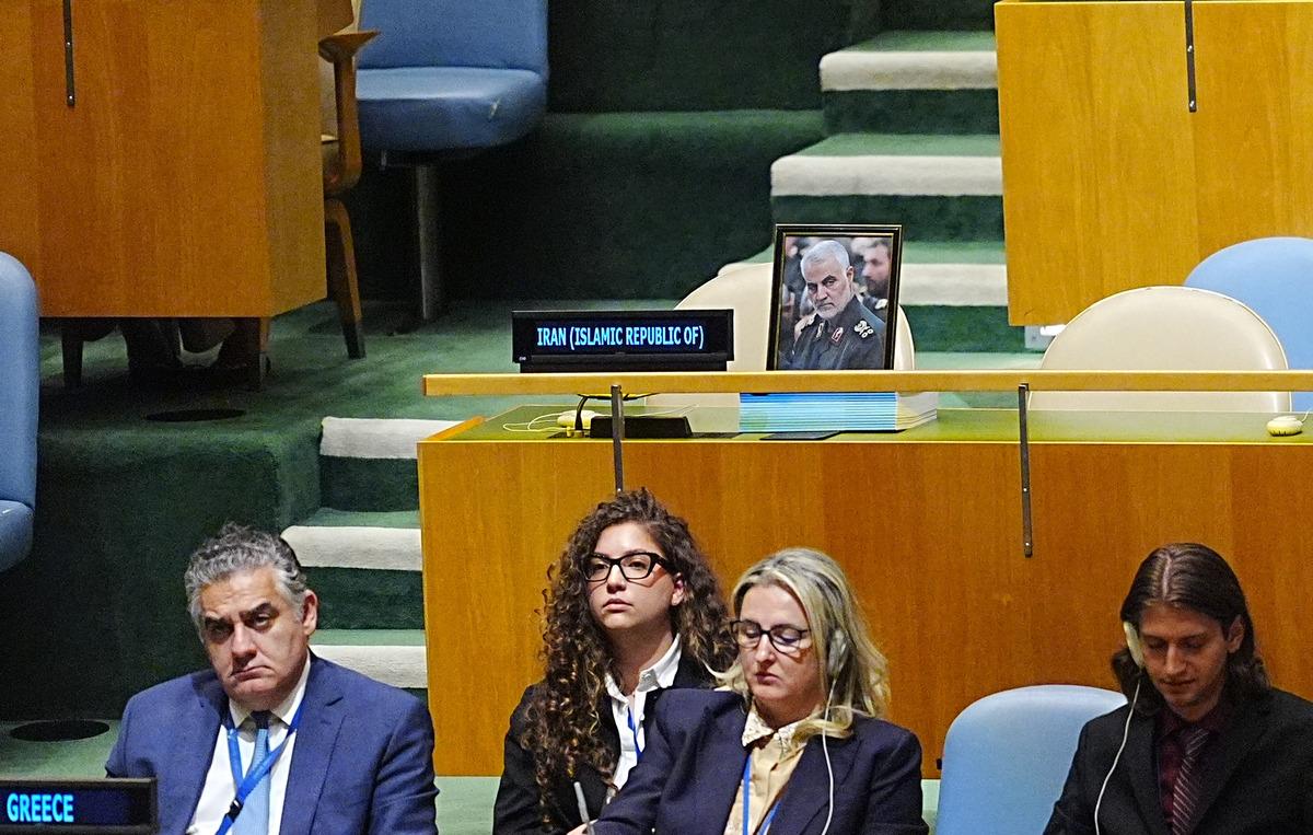 Netanyahu yu dinleyenlere Azerbaycan da katıldı! BM Genel Kurulu nda tarihi anlar: İran ın protestosunda  Kasım S&uuml;leymani  detayı 3