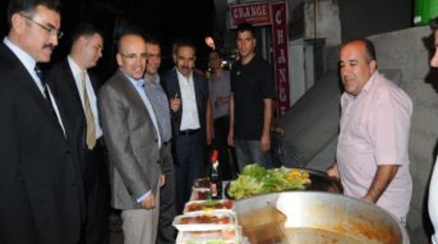 Bakan Şimşek dar gelirli aileleri ziyaret etti