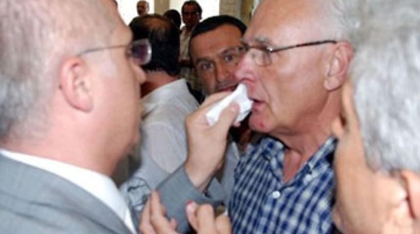 CHP'li eski vekile yumruklu saldırı