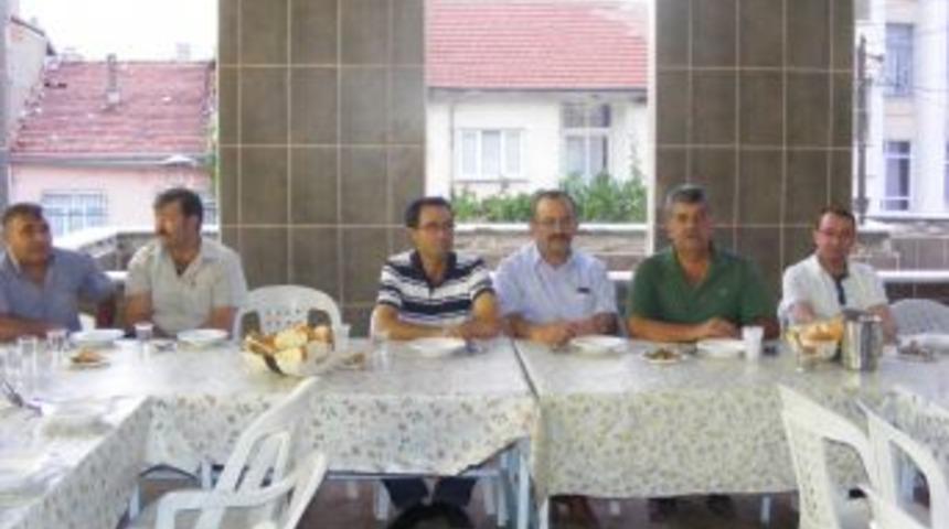 Sel felaketinde evi yıkılanlara iftar yemeği