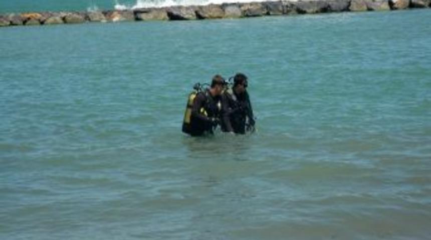 Sahil G&uuml;venlik, Karadeniz'de kaybolan genci arıyor