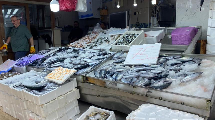 Sinop'ta lakerda hazırlığı: Balık&ccedil;ılar beklemeden tuzluyor