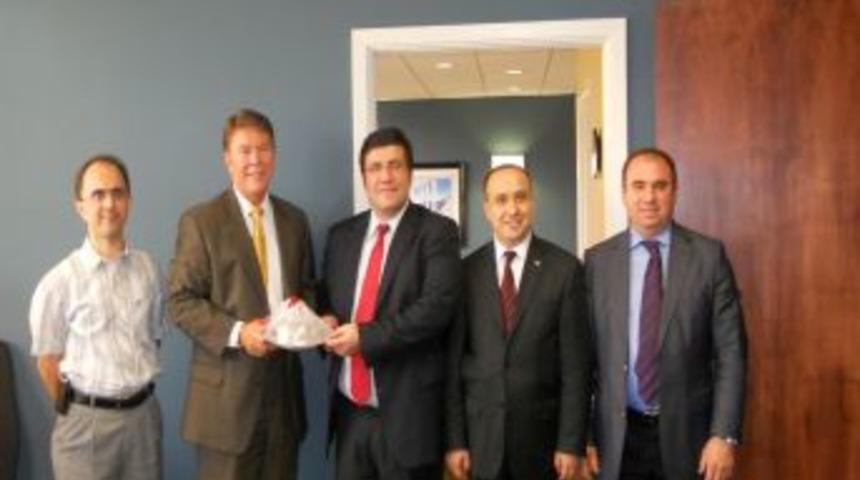 Zirve &Uuml;niversitesi, &ouml;ğrencilerini &ccedil;ift diplomayla mezun ediyor