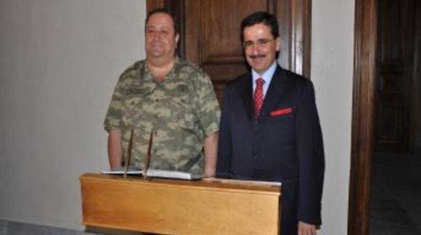 Korgeneral &Ouml;zbahadır&rsquo;dan veda ziyareti