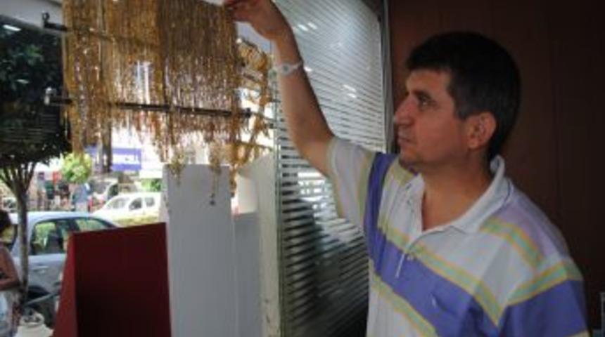 Altın fiyatları arttı, turiste satış yapamayan kuyumcular sinek avlıyor