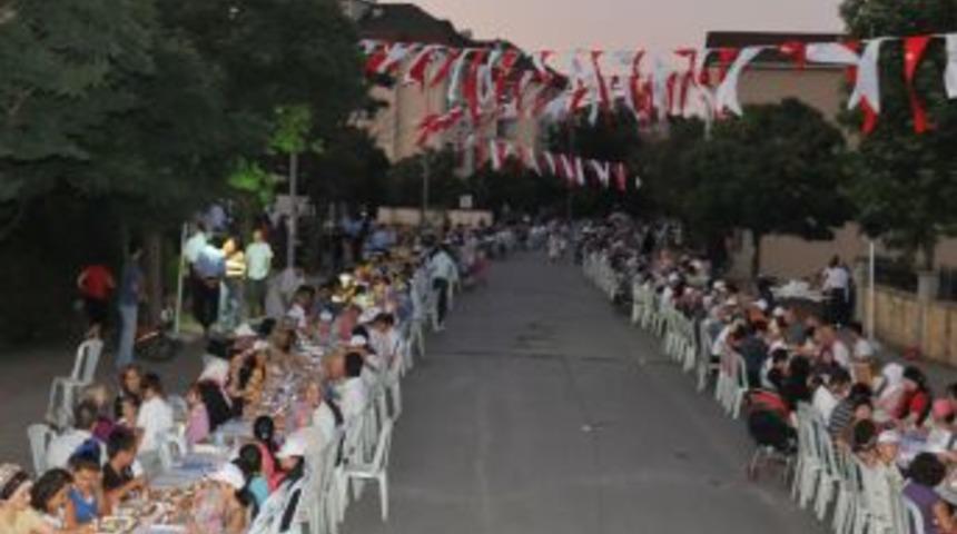 Sokak iftarları paylaşmanın adresi oluyor