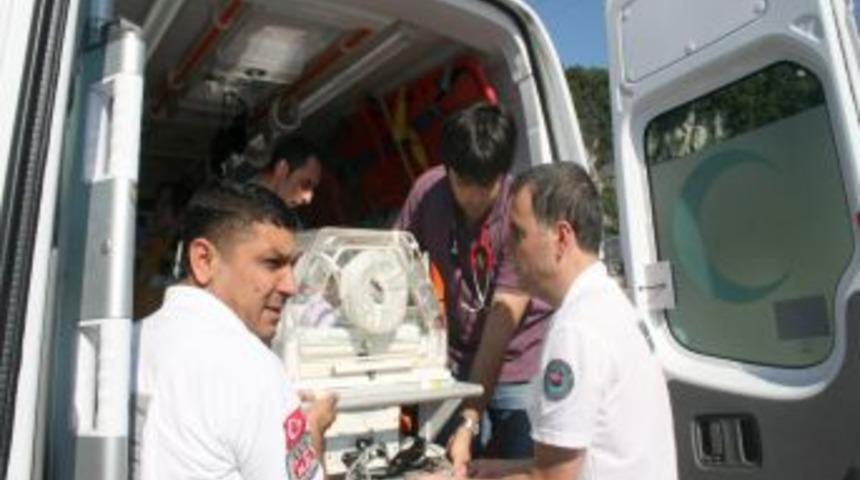 700 gram doğan bebek, ambulans helikopterle Ankara&rsquo;ya sevk edildi