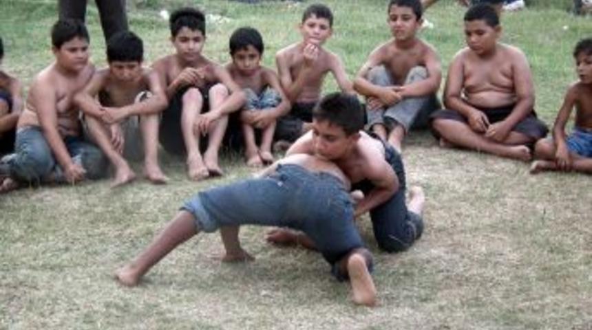 Edirne'de Romanlar, g&uuml;reş kul&uuml;b&uuml; kurdu