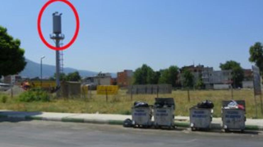 Mahalleyi baz istasyonu aydınlatıyor!